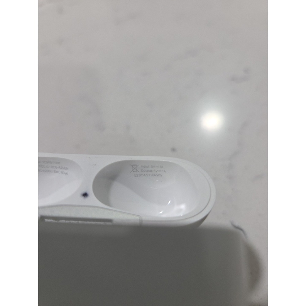 AirPods Pro (2nd Generation) Charging Case Replacement ONLY A2700‎ ENGRAVED - Picture 7 of 7